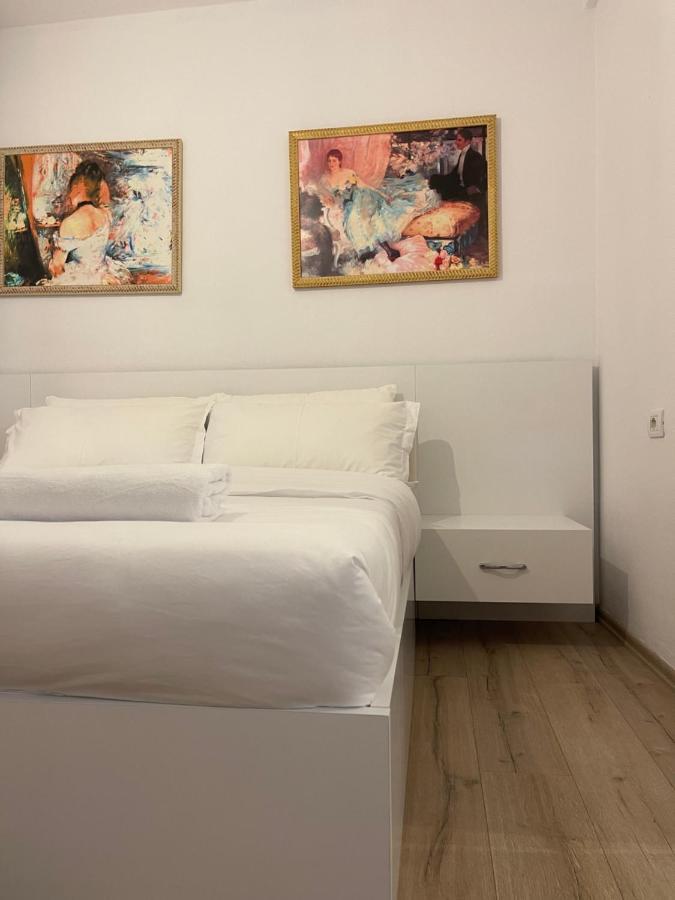 Apartment In The New Bazaar Of Tirana - Hana Blu Exterior photo